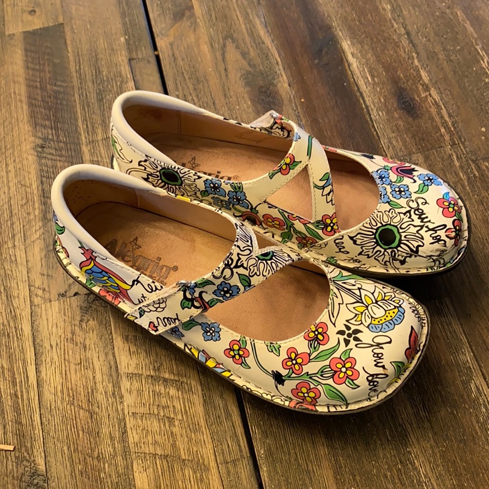 Women’s Algeria Mary Janes.